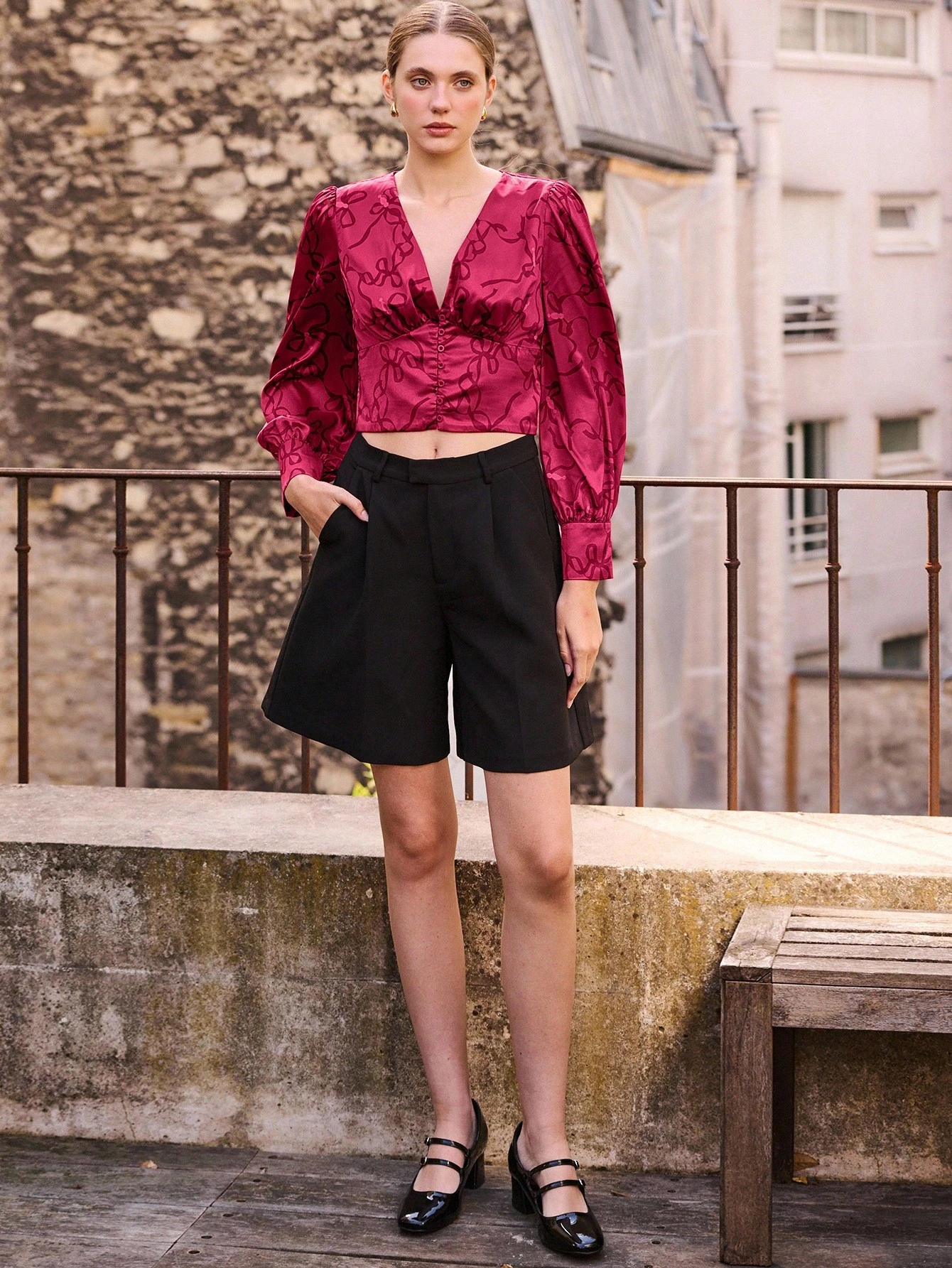 Blusa corta bordeaux con stampa a fiocco e bottoni anteriori, abbigliamento da donna per autunno inverno