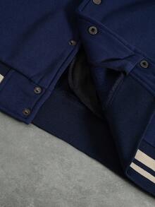 Manfinity Roghcode เสื้อแจ็คเก็ตเบสบอลผู้ชาย พิมพ์ลายตัวอักษรสีตัดกัน ฤดูใบไม้ร่วง - สีน้ำเงิน - ดู 8