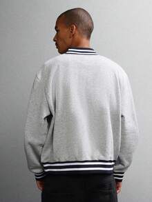 SUMWON Sudadera con media cremallera, ajuste corto, con detalles de ribete de estilo universitario, logo, cuello y puños acanalados. Ropa de estar en casa casual para otoño e invierno, diseño clásico de moda urbana - Gris Claro - Ver 2