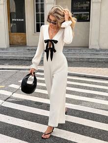 SHEIN Frenchy Bộ đồ liền thân ống rộng thắt nút bèo nhún phía trước màu tương phản dành cho nữ - Màu be - Xem 2