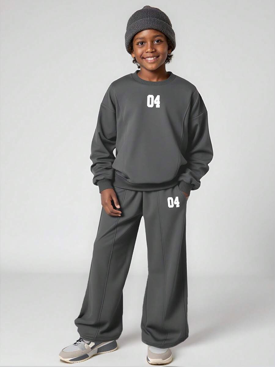 JNSQ 2 Stücke Jungen Lässig Outfit Set, beinhaltet locker sitzenden Rundhals Sweatshirt mit witzigem Zahlen-Muster und locker sitzende Jogginghose, geeignet für Herbst, Winter Alltagstragen, Outdoor Aktivitäten, Urlaub, Streetwear, Party und Lässig