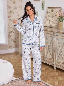 Ensemble de pyjama femme CottageSlumber avec haut à manches longues à imprimé floral texturé, garniture contrastée et boutons devant, et pantalon. Ensemble de pyjama bleu et blanc, vêtements d'automne