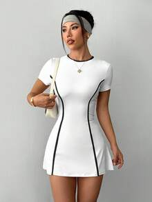 Slayform 女式网球健身户外修身白色短袖运动连衣裙，配有短裤和手机口袋 - 黑與白 - 查看 4