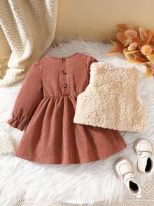 SHEIN Vintaside Kids 2 Stücke/Set Kleinkind Mädchen Landhaus Stil Flauschige Weste Jacke + Cord Puffärmel Kleid, süßer Lässig Alltags Outfit, dick & warm, minimalistisches elegantes Design, Herbst/Winter - Orange - Übersicht 2