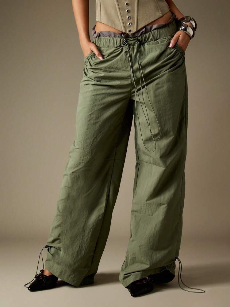 MISSGUIDED Olivgrüne Cargohose mit weitem Bein, Kontrast-Taillenzugband, Utility-Taschen, lässig-legere Passform für Herbst und Winter