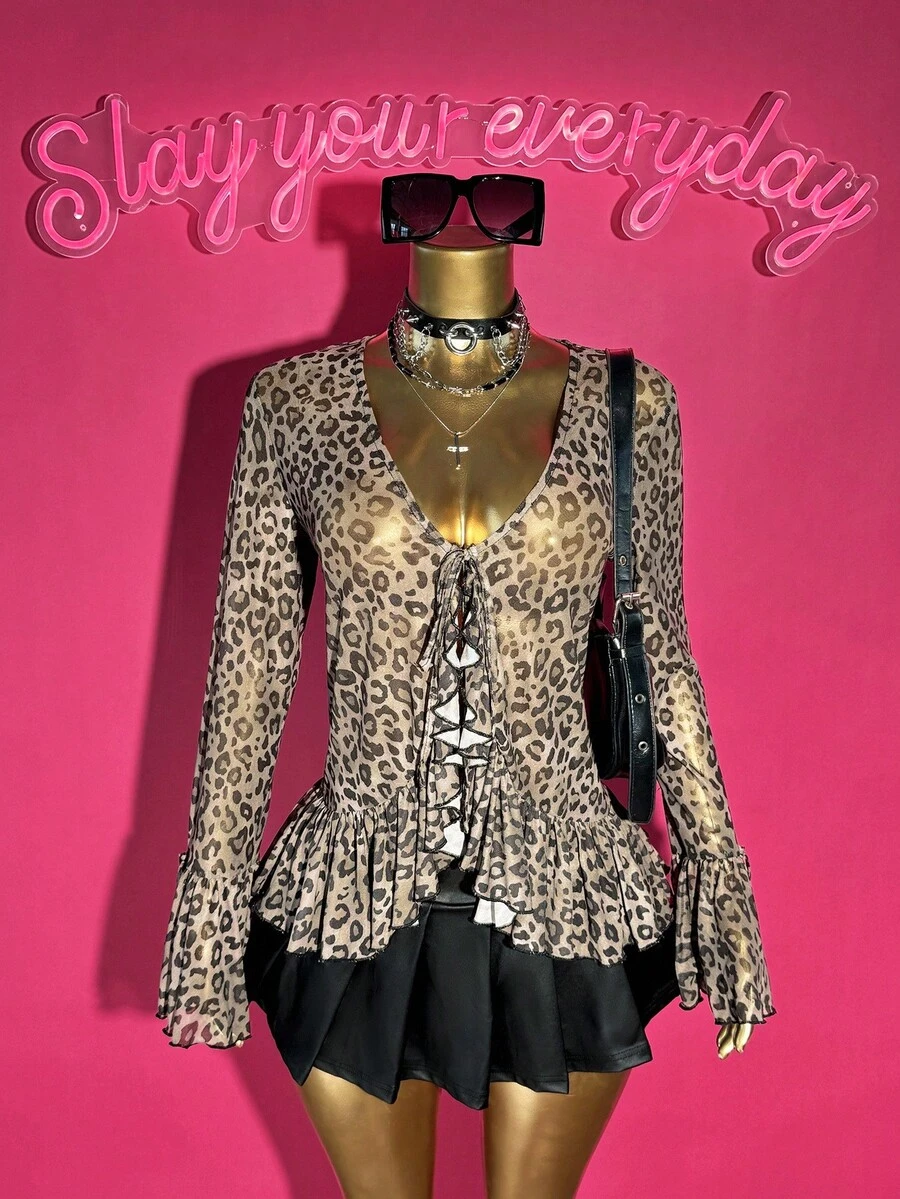 SHEIN Slayr 2025年秋季新款V领长袖喇叭袖系带前部不对称下摆褶饰豹纹休闲夏季女上衣 - 棕色 - 查看 1