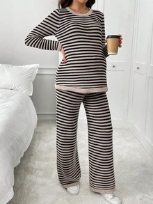 SHEIN Maternity Casual Colorblock Striped Sweater And Knit Pants Set, Autumn Pregnant Outfits Striped Maternity Set Pregnancy Outfit Maternity 2 Pieces Set Maternity Clothes Two Pieces Suits Winter Clothes Elegant Women's Set Chic