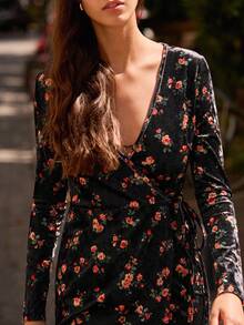 lacRébo 秋季黑色天鹅绒花卉印花裹身中长连衣裙长袖秋季女装秋冬 - 彩色 - 查看 6