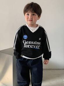 DAZY Sudadera de manga larga con cuello en V, estilo casual de calle, con rayas laterales y estampado de letras gráficas para niños pequeños, otoño e invierno
