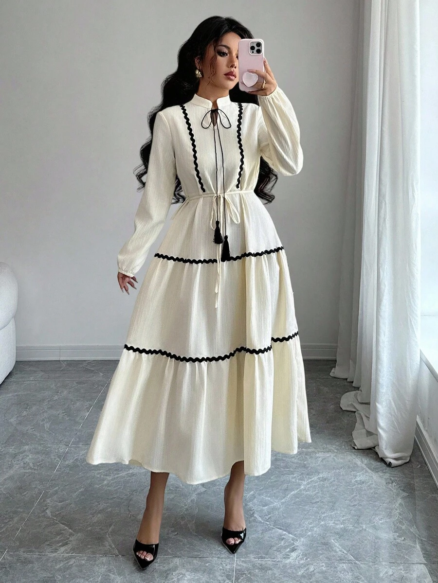 Rafferiza 女式优雅波浪纹拼布流苏领带 V 领灯笼袖喇叭裙 - 杏色 - 查看 1