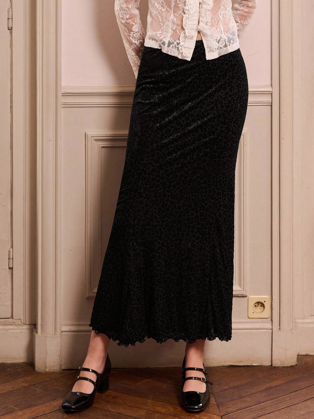 Gonna lunga in velluto nero con stampa floreale bruciata, abbigliamento autunnale da donna, outfit autunnali da donna, abbigliamento autunnale e invernale da donna