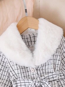 SHEIN Áo khoác tay dài cổ lông giả màu trắng thanh lịch cho bé gái, họa tiết kẻ caro đen trắng thoải mái, mùa thu/đông - Đen và trắng - Xem 5