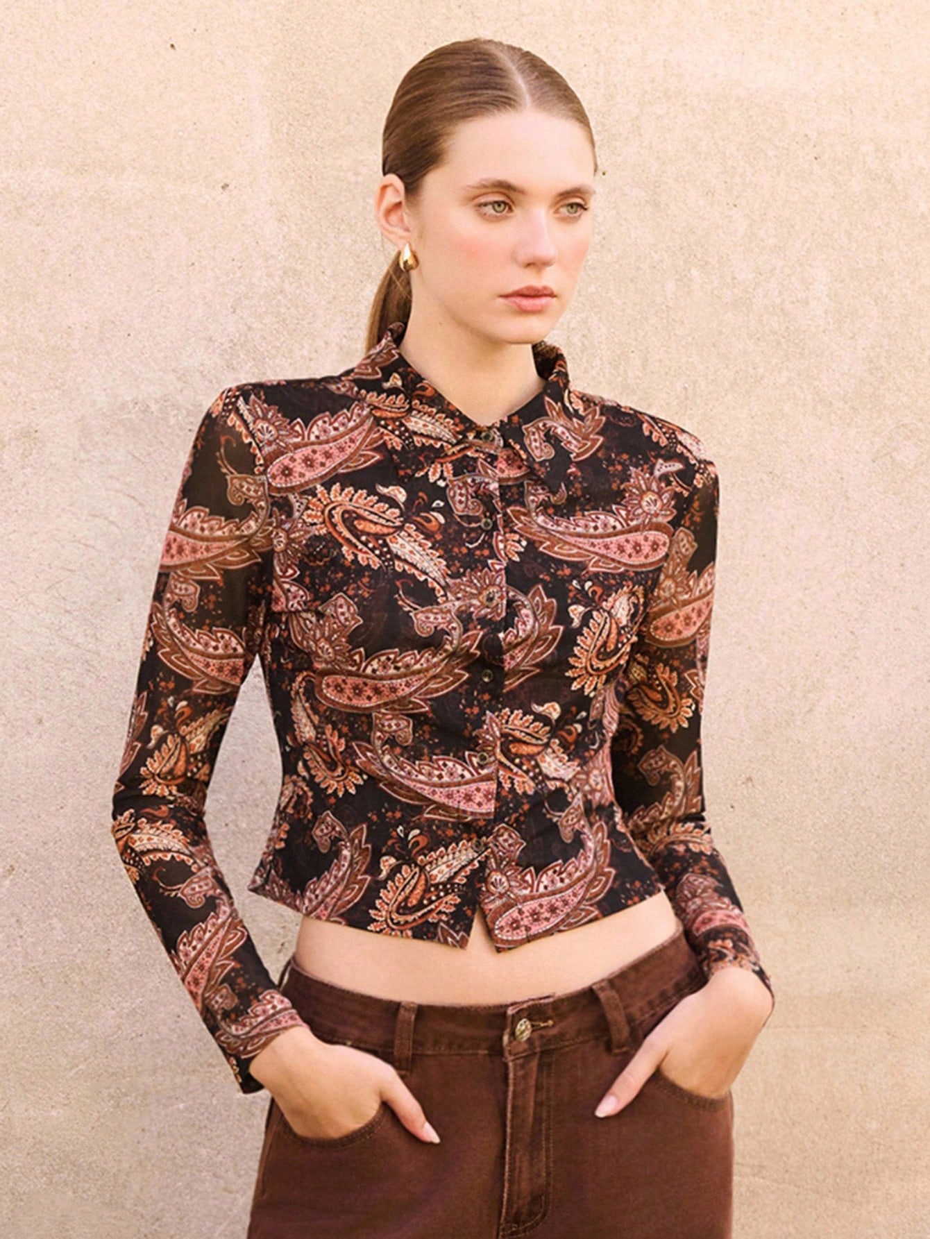 Camisa de manga larga con botones y estampado de paisley en estilo vintage marrón para mujeres en otoño e invierno