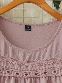 EMERY ROSE Blusa elegante y casual para mujer de talla grande con diseño de lunares sólidos, recortes de encaje y volantes - Rosa vieja - Ver 7