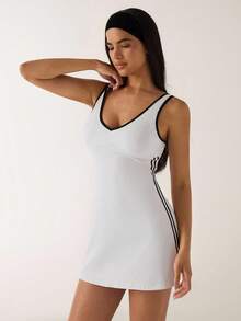 SHEIN BAE Vestido casual esportivo elegante e fino com splice preto e branco para uso ao ar livre - Verde - Visão 1