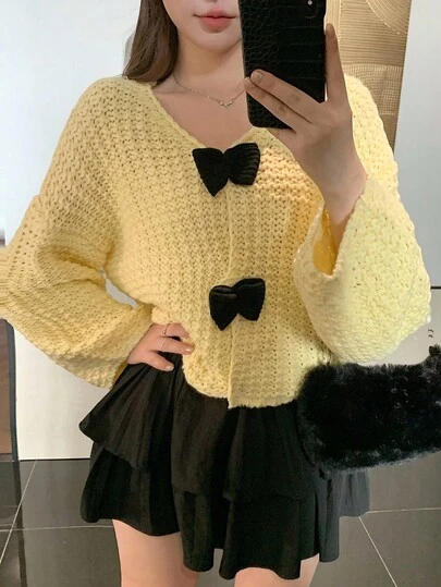 DAZY 秋冬奶油黄色撞色蝴蝶结装饰套头针织上衣，时尚宽松休闲甜美女士开衫