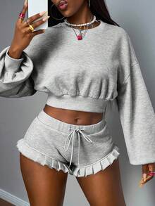 Slaydiva 2025秋冬新款学生装日常基础休闲搭配粉色和白色拼接圆领长袖短款连帽衫和荷叶边下摆超短裤女灰色卫衣2件套