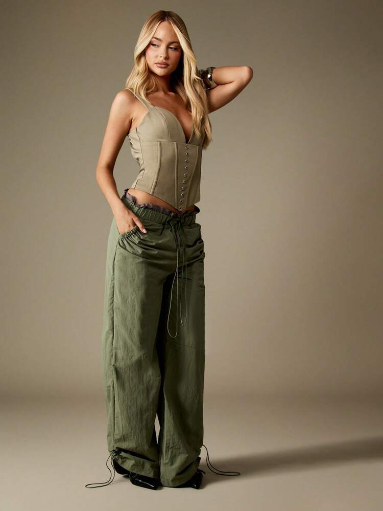 MISSGUIDED Olivgrüne Cargohose mit weitem Bein, Kontrast-Taillenzugband, Utility-Taschen, lässig-legere Passform für Herbst und Winter