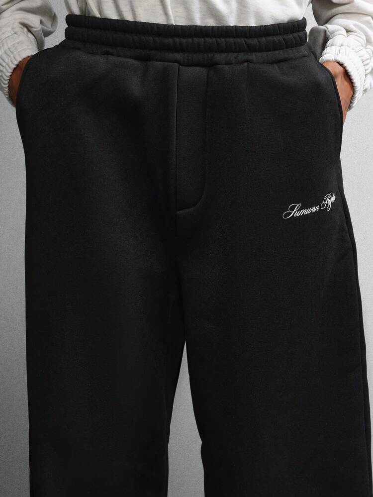 Calça de moletom de perna larga com logotipo bordado e bolsos laterais
