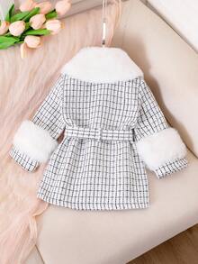 SHEIN Áo khoác tay dài cổ lông giả màu trắng thanh lịch cho bé gái, họa tiết kẻ caro đen trắng thoải mái, mùa thu/đông - Đen và trắng - Xem 2