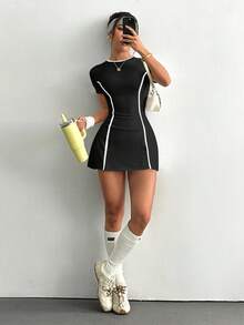 Easithlete Váy thể thao nữ tay ngắn màu trắng ôm vừa vặn tập luyện tennis ngoài trời kèm quần short và túi đựng điện thoại - màu đen - Xem 5