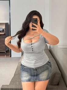 SHEIN CURVE+ Vibekara Women's Summer New Vacation Sexy Minimalist Cross Strap Cropped Hem Short Sleeve T-Shirt, Waist Drawstring Design, Slim Fit