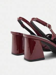 CUCCOO CURVES 大码女士时尚经典舒适宽版尖头高跟鞋，酒红色