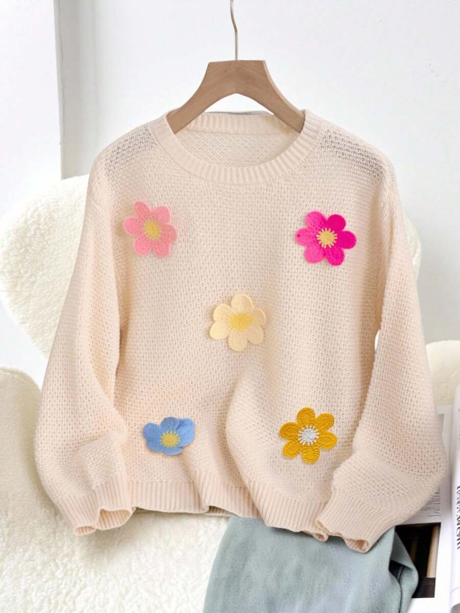 SHEIN 青少年女孩宽松休闲简约舒适圆领长袖毛衣,带 3D 花卉装饰 - 杏色 - 查看 1