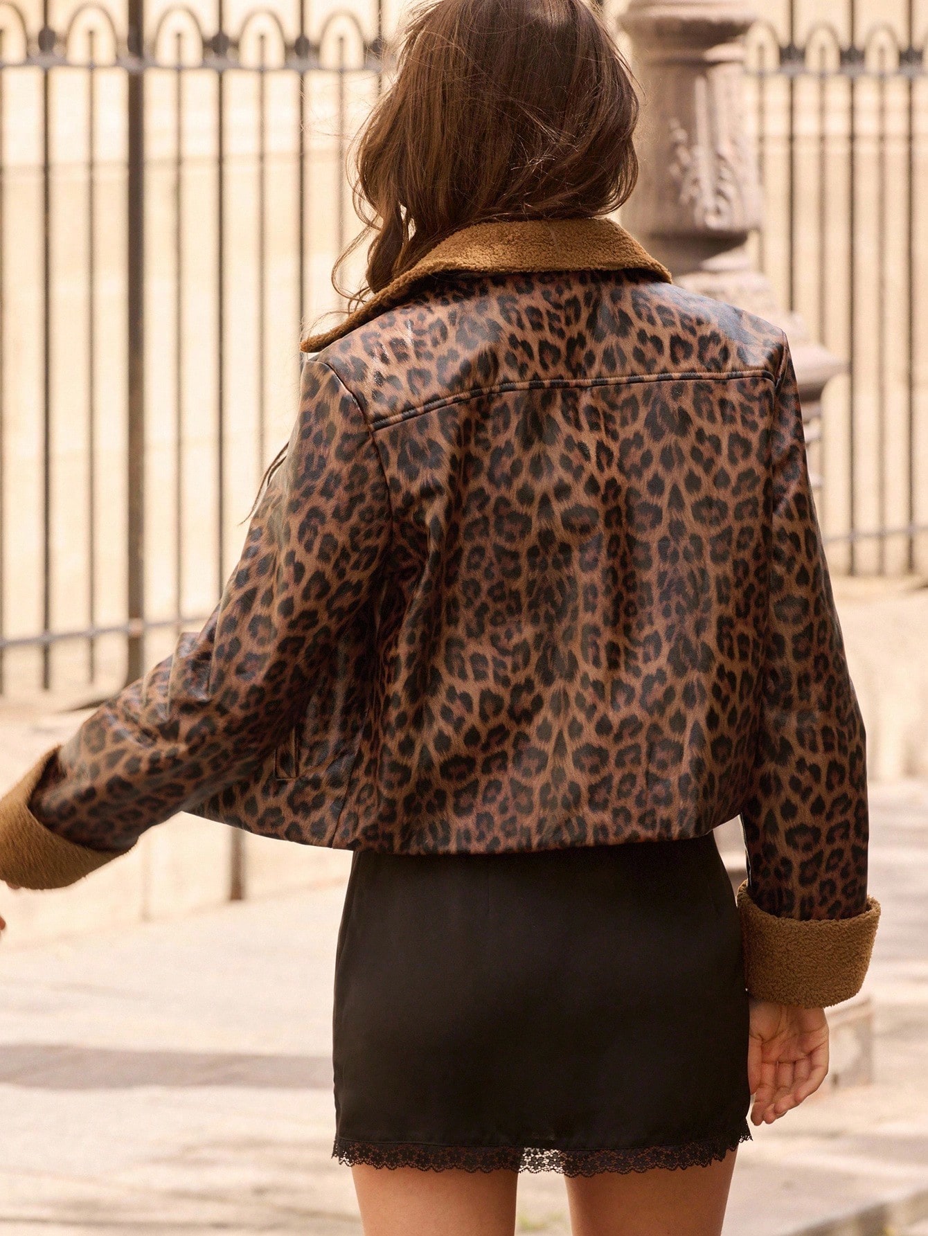 Leoparden-Muster Kunstleder Jacke mit kontrastierendem Kunstfell Kragen und Manschetten, Herbst Winter Damenkleidung