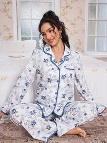 Ensemble de pyjama femme CottageSlumber avec haut à manches longues à imprimé floral texturé, garniture contrastée et boutons devant, et pantalon. Ensemble de pyjama bleu et blanc, vêtements d'automne