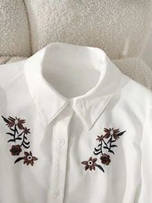 Franclia 复古休闲绣花领长袖纽扣衬衫 + 休闲卷边短裤女款两件套 - 藍白色 - 查看 5