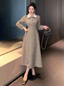 DAZY 女士优雅中长连衣裙，仿皮草领，撞色设计，束腰设计，花卉纹理条纹，保暖衬里，适合秋冬季 - 灰色 - 查看 8