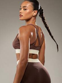 MISSGUIDED Reggiseno sportivo con scollo a V profondo, fascia elastica ad alto supporto, top per allenamento fitness yoga, reggiseno sportivo con schiena incrociata, abbigliamento sportivo per attività fisica - Caffè Marrone - Visualizzare 2