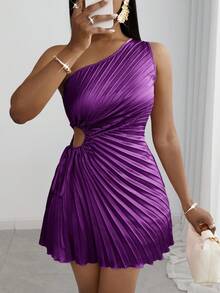 Slaydiva 2025 Frühling/Sommer Neuankömmling Urlaubs Lässig Y2K/Vintage Stil Damen Kleid, elegantes, raffiniertes, einfarbiges Satin-Trägerkleid mit plissierter Taille, Ausschnitt und Raffung, geeignet für Alltag, Party, Geburtstag, Pendeln, Große Größen