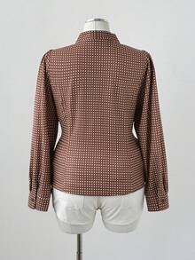 Sunspun 大码女式收腰衬衫、领口围巾衬衫、褶腰衬衫、波点衬衫，适合外出和通勤的休闲装 - 彩色 - 查看 2