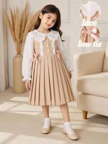 SHEIN 这款适合年轻女孩春、夏、秋季返校季的休闲时尚连衣裙，采用白色蕾丝领、卡其色丝带蝴蝶结、卡其色褶裥半开襟设计，搭配白色纽扣泡泡袖长袖，适合返校季、春季、夏季、秋季穿着，打造可爱学院风淑女造型，也适合日常休闲外出和秋冬季拍照。 - 卡其色 - 查看 3