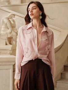 Savoree 优雅精致的蓝色天丝花卉 3D 设计宽松女式衬衫，适合春季、节日、度假、休闲穿着 - 查看 3