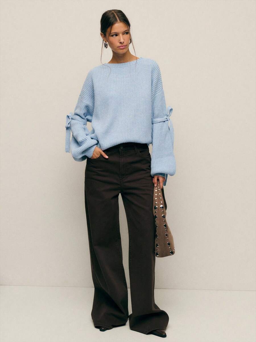 Nöista Áo len Chic màu xanh dương với chi tiết nơ ở tay áo. Áo len dệt kim ấm áp với tay áo phồng và điểm nhấn thắt nơ. Hoàn hảo cho mùa đông thanh lịch, phong cách thường ngày sành điệu, và để phối cùng chân váy hoặc quần jeans. - Màu xanh lam - Xem 1