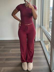 INAWLY Damen 2 Stücke Set mit Rundhals Kurzarm T-Shirt und Hose mit Bindegürtel, weinrot