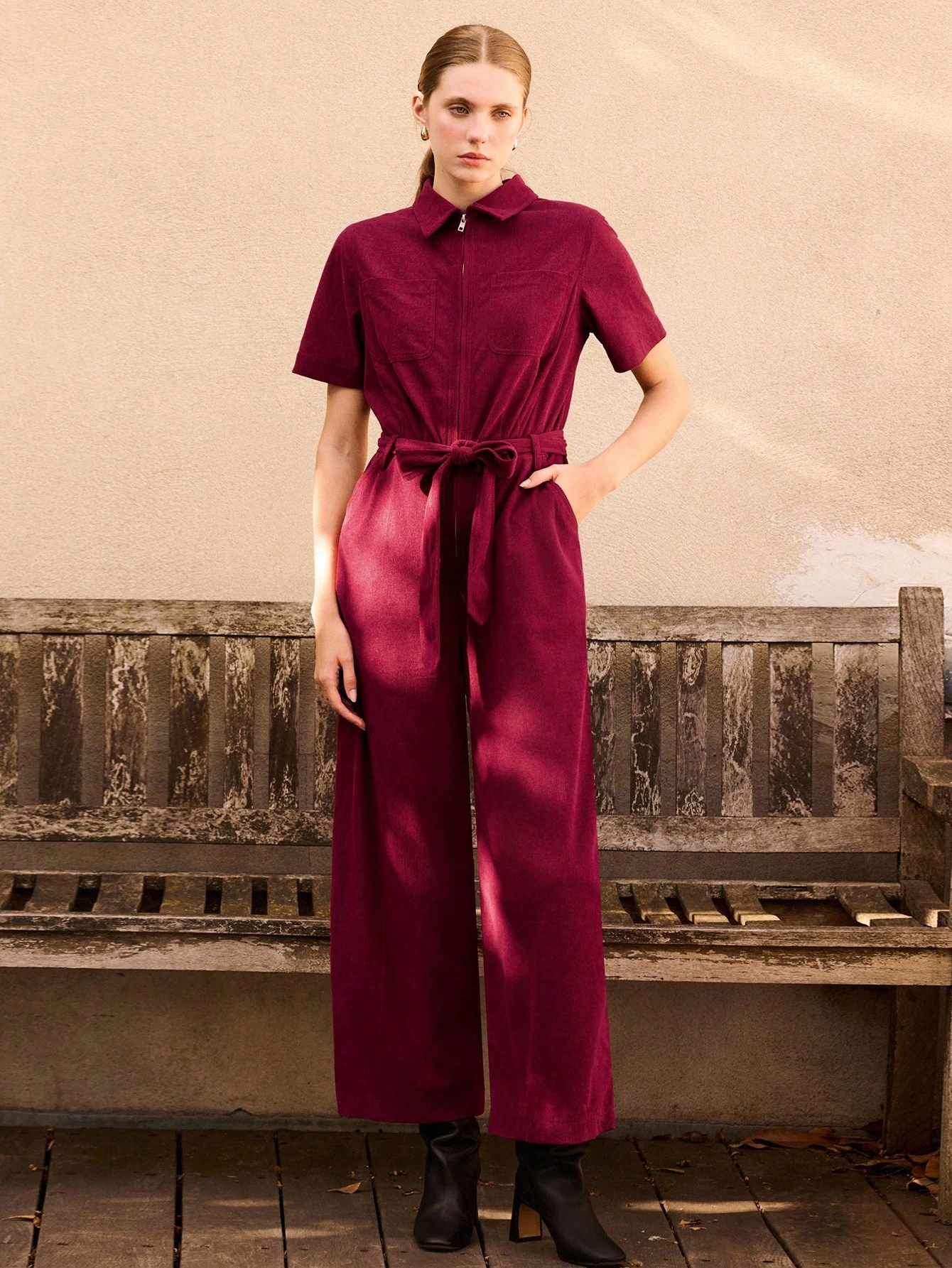 Macacão Utilitário de Veludo Borgonha com Cinto e Fechamento com Zíper, Roupas Femininas de Outono e Inverno