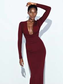 Maija Abito lungo aderente con scollo drappeggiato e schiena scoperta, adatto per l'inizio dell'autunno e il ritorno a scuola