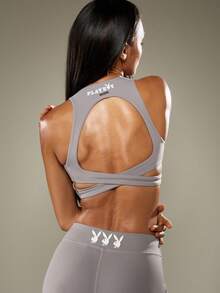 Missguided x Playboy Áo ngực thể thao lưng chéo hỗ trợ trung bình thấm hút mồ hôi tập luyện thể thao chạy bộ yoga kiểu dáng áo ba lỗ tập luyện hiệu suất tập luyện thể dục bó sát tập luyện tại phòng tập thể dục - Màu xám đen - Xem 1