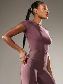 MISSGUIDED 女式高光泽运动短袖 T 恤健身上衣圆领活力健身 T 恤 - 紫色 - 查看 5