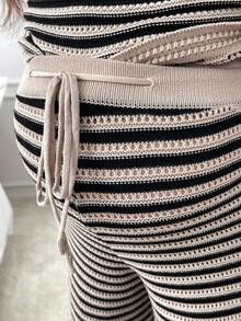 SHEIN Maternity Casual Colorblock Striped Sweater And Knit Pants Set, Autumn Pregnant Outfits Striped Maternity Set Pregnancy Outfit Maternity 2 Pieces Set Maternity Clothes Two Pieces Suits Winter Clothes Elegant Women's Set Chic