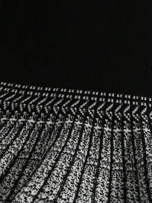 Modelyn Französisches elegantes gestricktes Kleid, Jacquard-Blumenkleid mit kurzen Ärmeln - Schwarz und Weiss - Übersicht 4