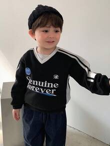 DAZY Sudadera de manga larga con cuello en V, estilo casual de calle, con rayas laterales y estampado de letras gráficas para niños pequeños, otoño e invierno