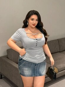 SHEIN CURVE+ Vibekara Women's Summer New Vacation Sexy Minimalist Cross Strap Cropped Hem Short Sleeve T-Shirt, Waist Drawstring Design, Slim Fit