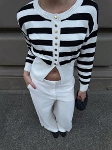 Franclia 法式复古优雅通勤日常度假黑白条纹圆领修身金属纽扣女士开衫 - 黑與白 - 查看 1