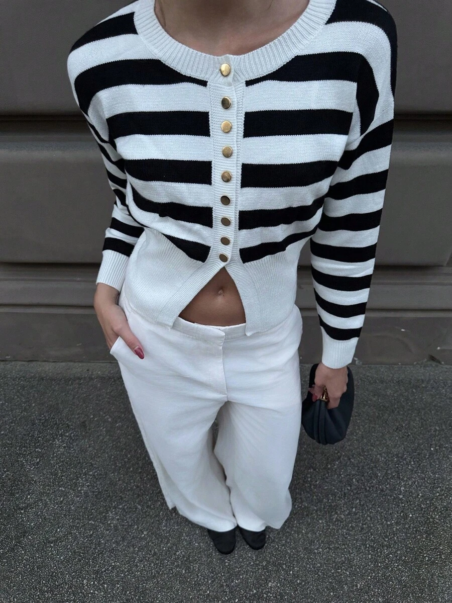 Franclia 法式复古优雅通勤日常度假黑白条纹圆领修身金属纽扣女士开衫 - 黑與白 - 查看 1