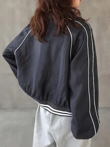 FRIFUL 女式常规领口正面图案字母撞色印花侧条纹装饰宽松短款棒球夹克，哥特式万圣节秋冬服装 - 藏蓝色 - 查看 3